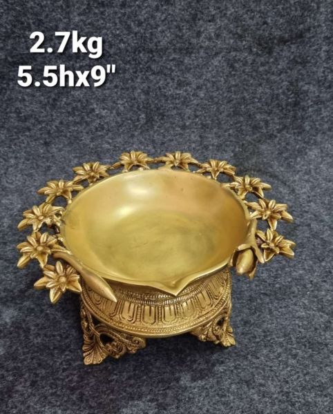 Brass Flower Urli. 2.7kg, 5.5''*9''