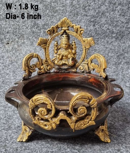 Brass Laxmi Urli. 1.8 kg, 6''